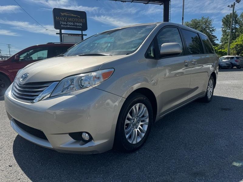 Toyota Sienna XLE FWD 8-Passenger V6 2015