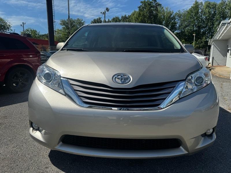 Toyota Sienna XLE FWD 8-Passenger V6 2015