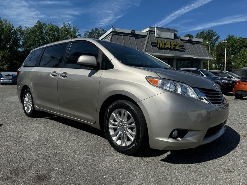 Toyota Sienna XLE FWD 8-Passenger V6 2015