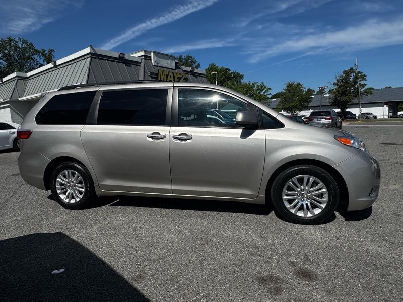 Toyota Sienna XLE FWD 8-Passenger V6 2015