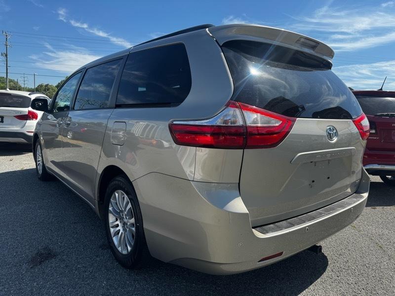 Toyota Sienna XLE FWD 8-Passenger V6 2015