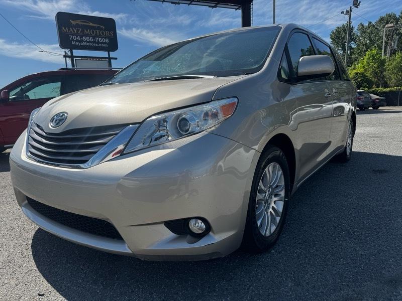 Toyota Sienna XLE FWD 8-Passenger V6 2015