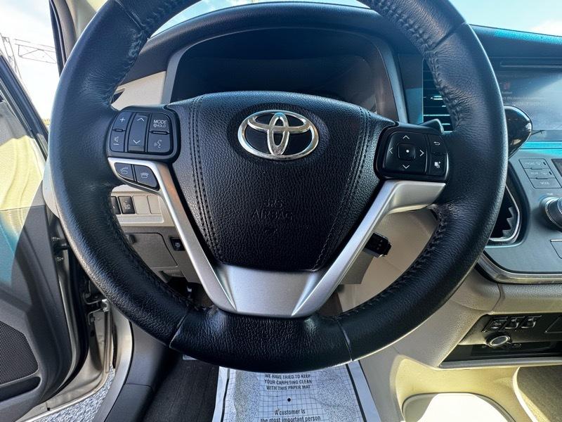 Toyota Sienna XLE FWD 8-Passenger V6 2015