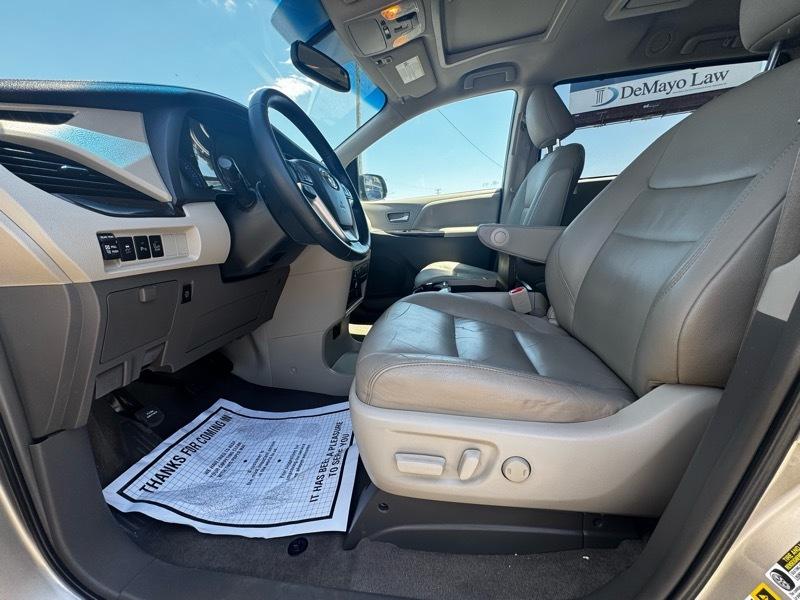 Toyota Sienna XLE FWD 8-Passenger V6 2015