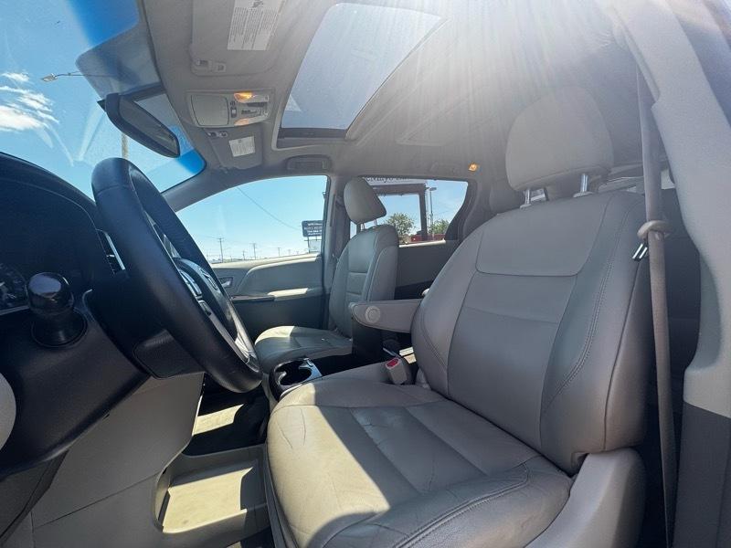 Toyota Sienna XLE FWD 8-Passenger V6 2015