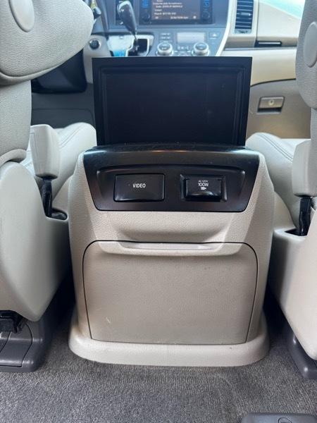 Toyota Sienna XLE FWD 8-Passenger V6 2015