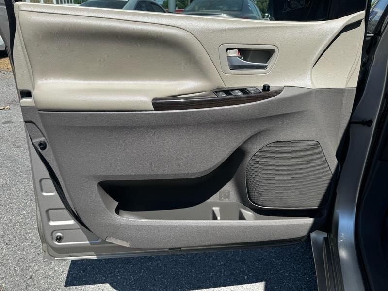 Toyota Sienna XLE FWD 8-Passenger V6 2015