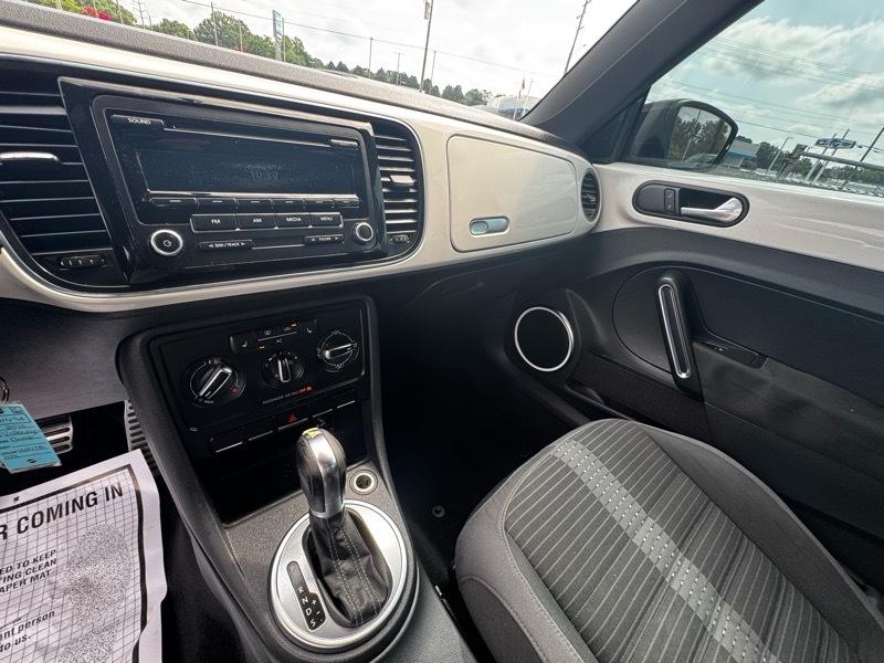 Volkswagen Beetle 2.0T Turbo 2012