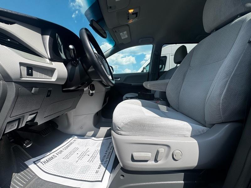 Toyota Sienna LE FWD 8-Passenger V6 2016