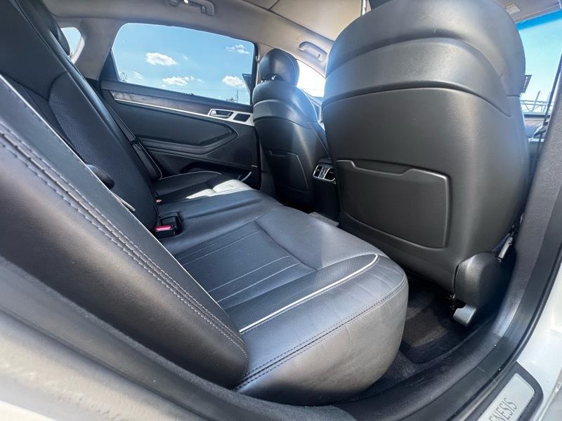 Hyundai Genesis 5.0L RWD 2015
