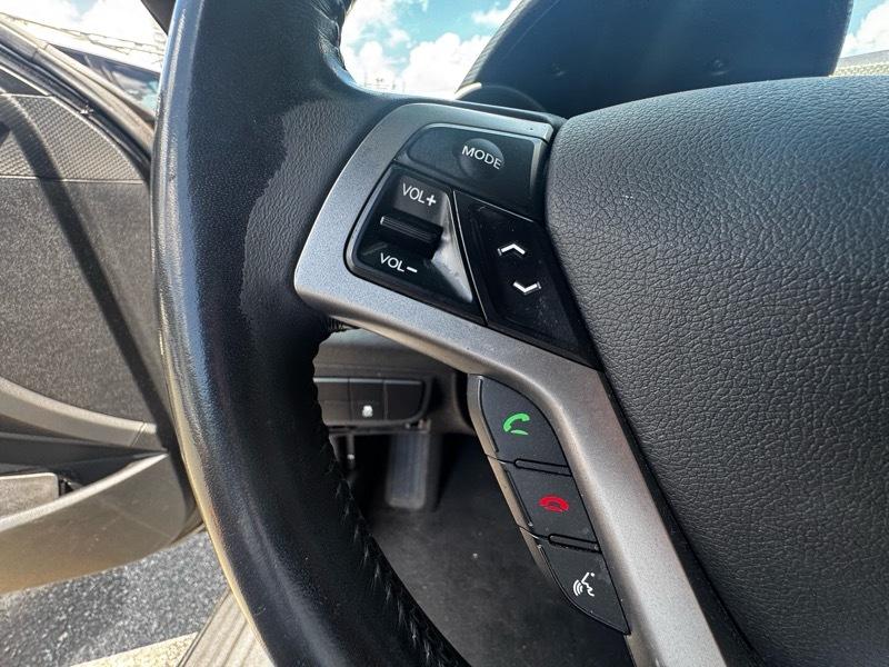 Hyundai Veloster Base 6MT 2017