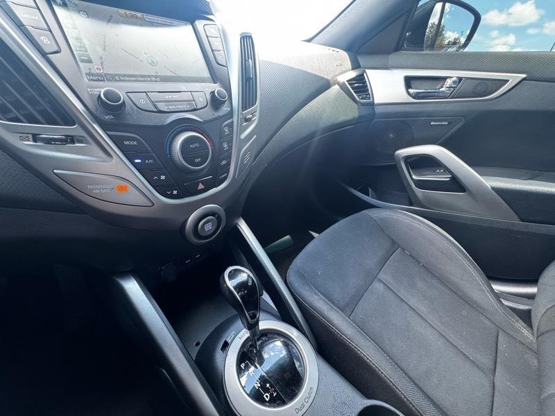 Hyundai Veloster Base 6MT 2017