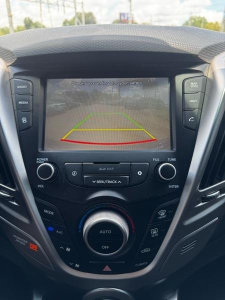 Hyundai Veloster Base 6MT 2017