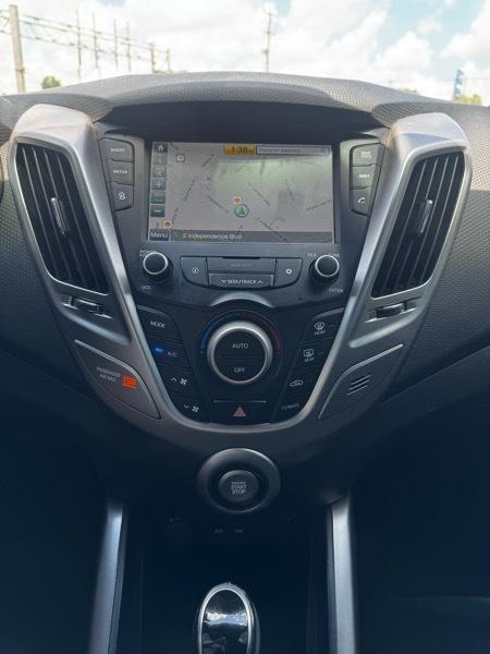 Hyundai Veloster Base 6MT 2017