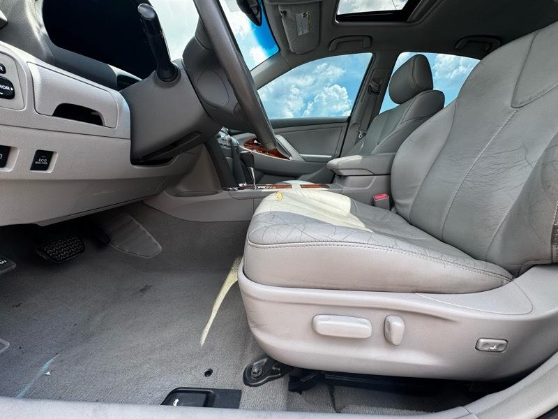 Toyota Camry Hybrid Sedan 2011