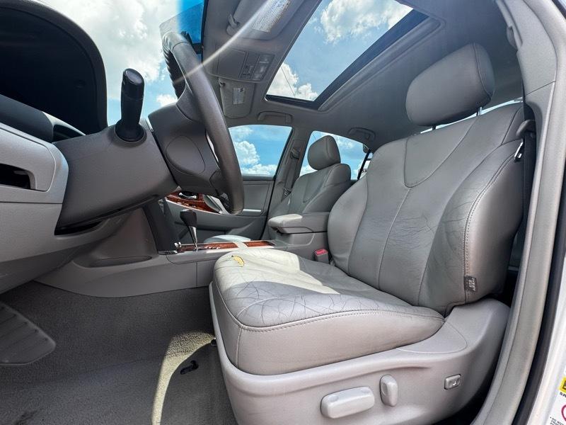 Toyota Camry Hybrid Sedan 2011