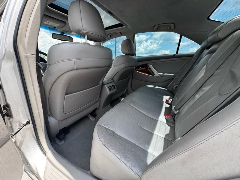 Toyota Camry Hybrid Sedan 2011