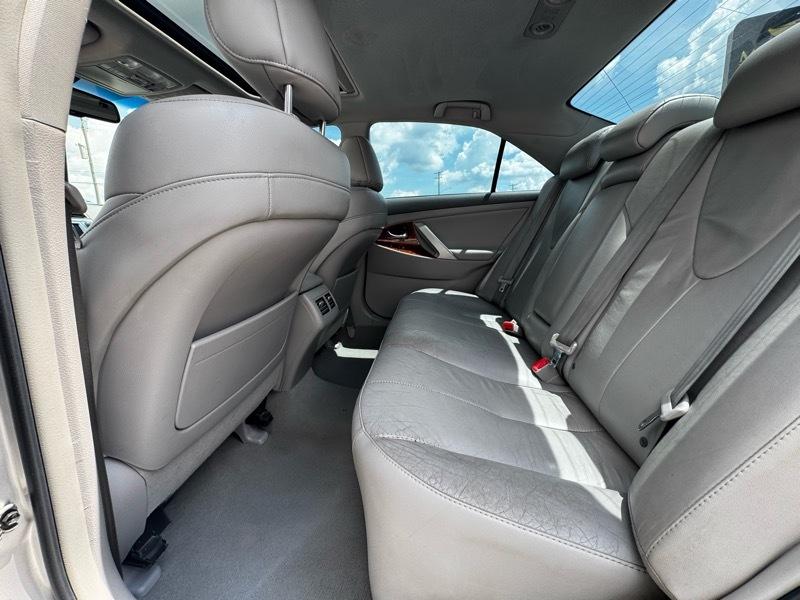 Toyota Camry Hybrid Sedan 2011