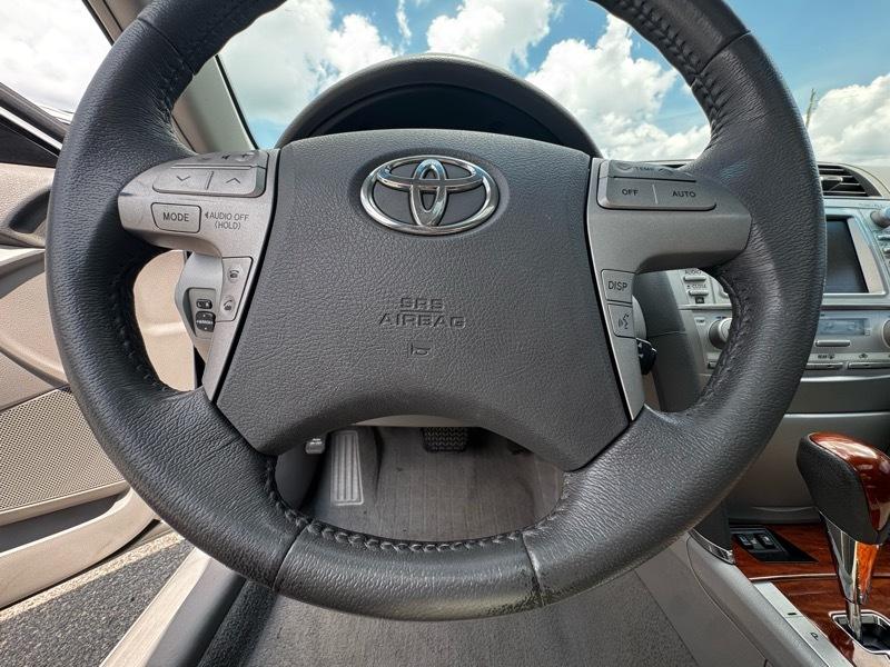 Toyota Camry Hybrid Sedan 2011