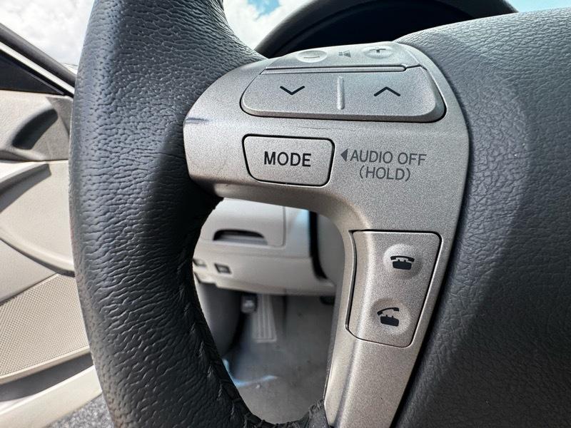 Toyota Camry Hybrid Sedan 2011
