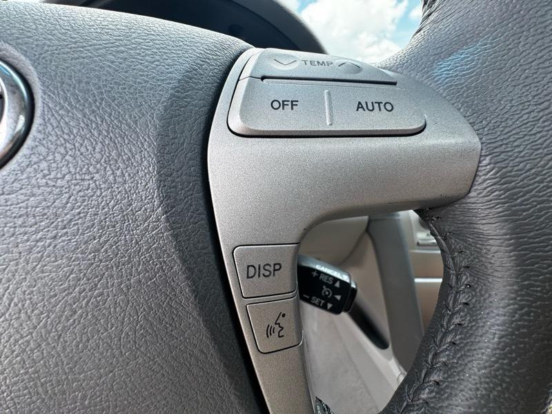 Toyota Camry Hybrid Sedan 2011