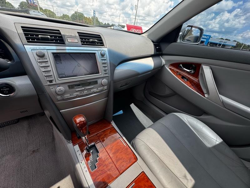 Toyota Camry Hybrid Sedan 2011