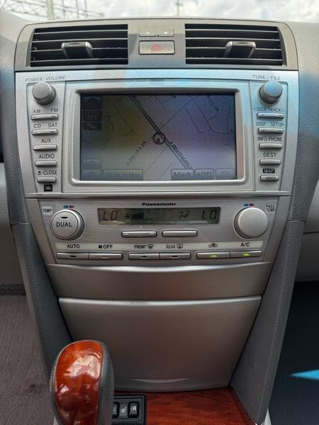 Toyota Camry Hybrid Sedan 2011