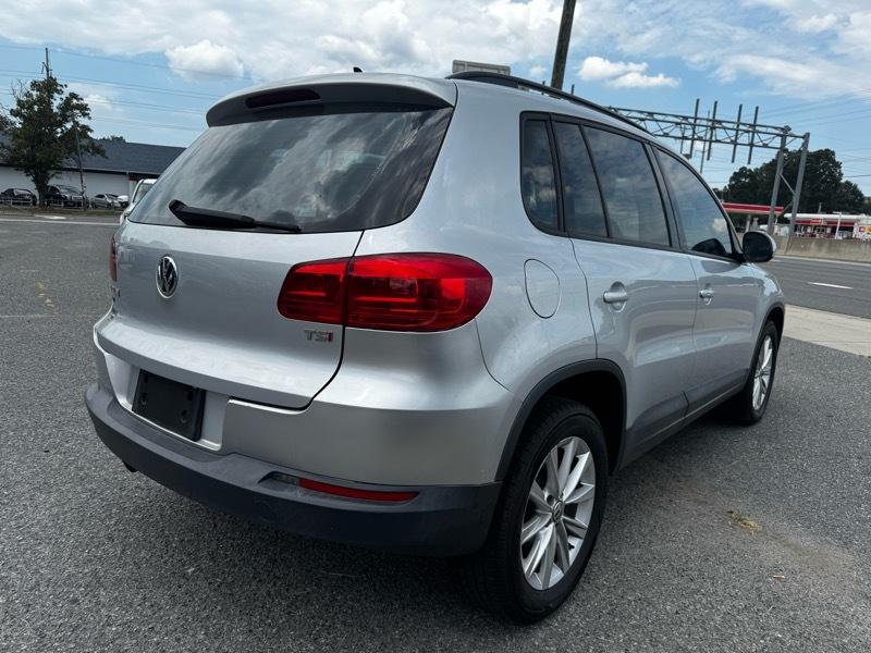 Volkswagen Tiguan S 2017
