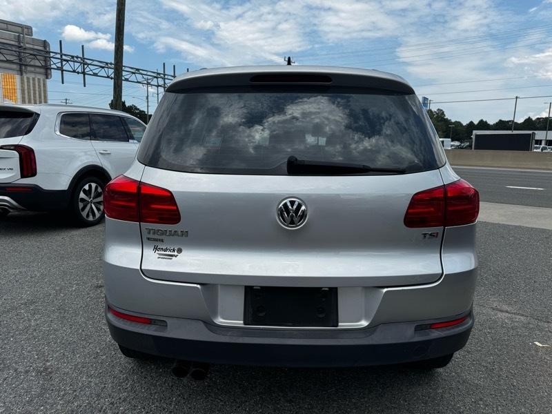 Volkswagen Tiguan S 2017