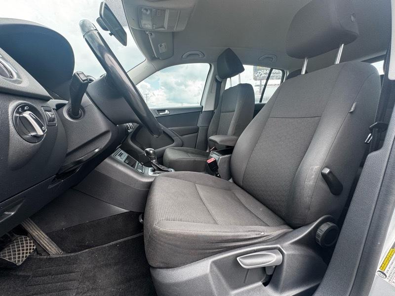 Volkswagen Tiguan S 2017