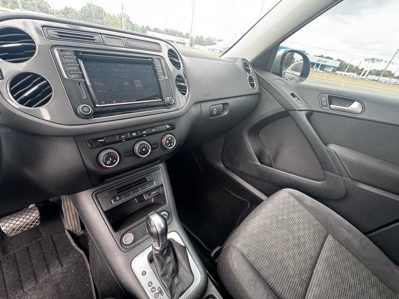 Volkswagen Tiguan S 2017