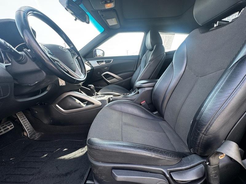 Hyundai Veloster Base 6MT 2016