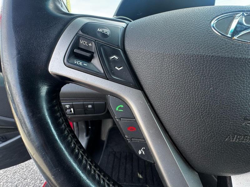Hyundai Veloster Base 6MT 2016