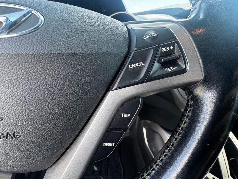 Hyundai Veloster Base 6MT 2016