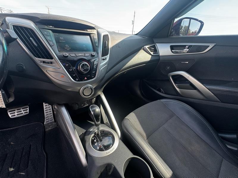 Hyundai Veloster Base 6MT 2016