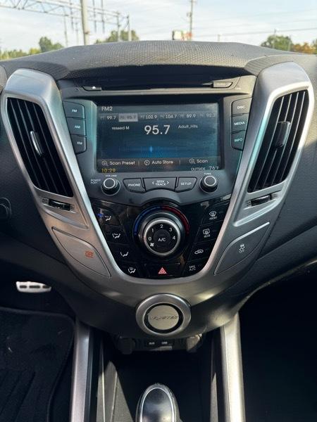 Hyundai Veloster Base 6MT 2016