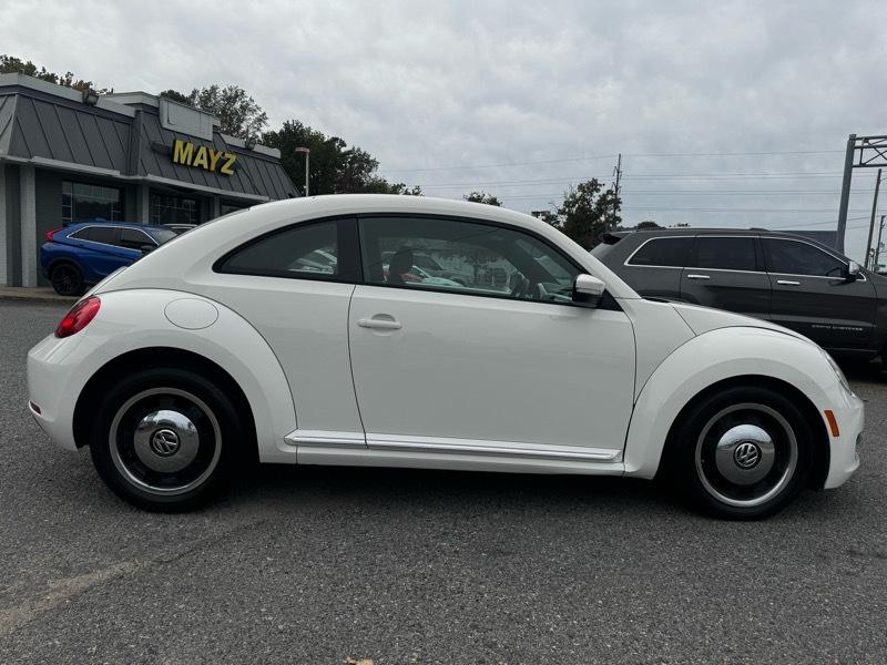 Volkswagen Beetle 2dr Cpe Man 2.5L PZEV 2012
