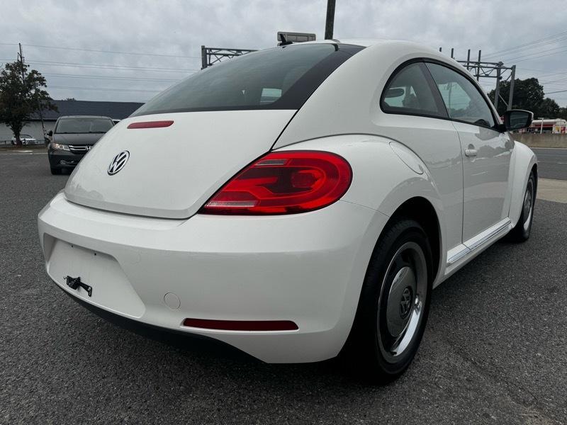 Volkswagen Beetle 2dr Cpe Man 2.5L PZEV 2012