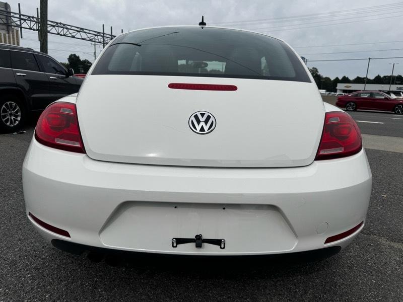 Volkswagen Beetle 2dr Cpe Man 2.5L PZEV 2012
