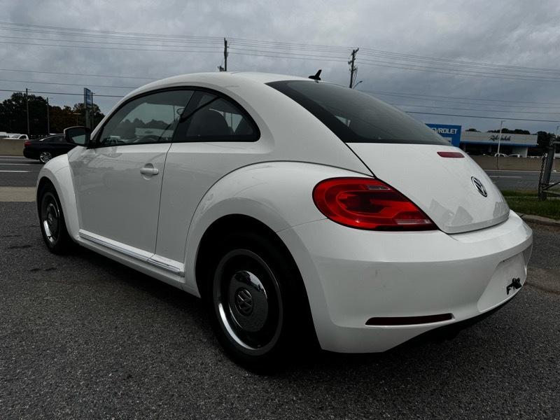 Volkswagen Beetle 2dr Cpe Man 2.5L PZEV 2012