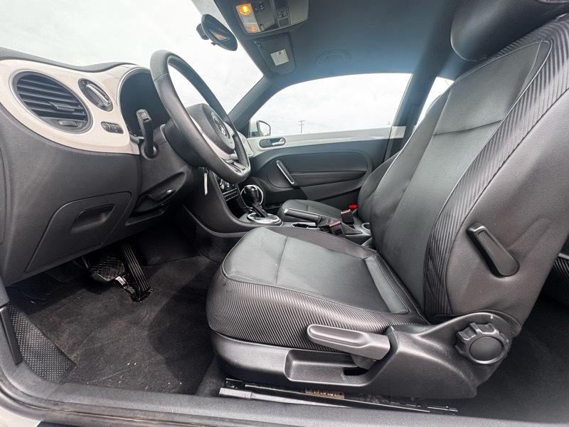 Volkswagen Beetle 2dr Cpe Man 2.5L PZEV 2012