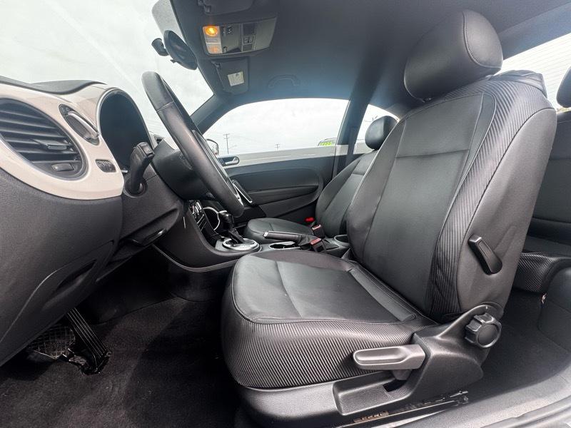 Volkswagen Beetle 2dr Cpe Man 2.5L PZEV 2012