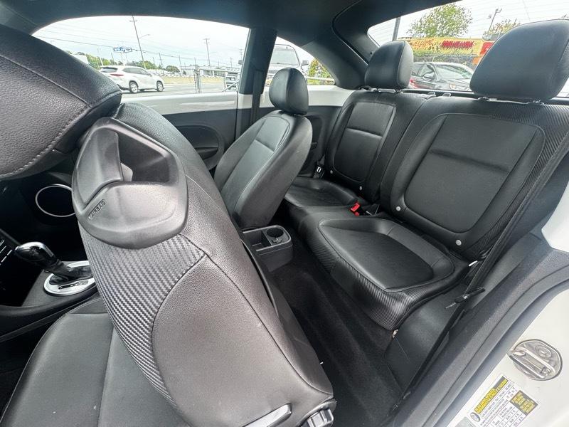 Volkswagen Beetle 2dr Cpe Man 2.5L PZEV 2012