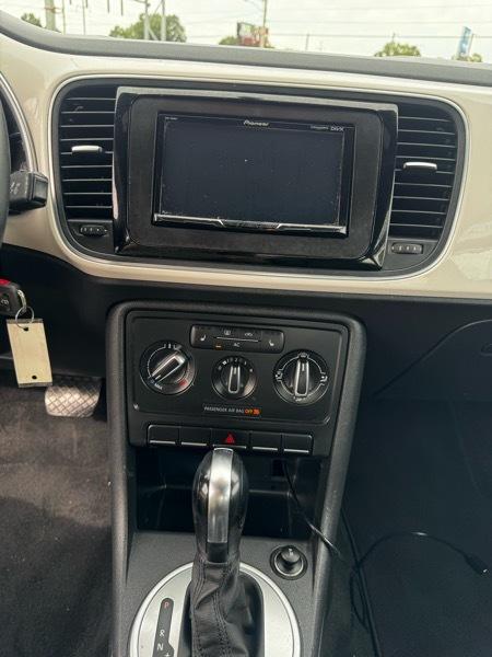 Volkswagen Beetle 2dr Cpe Man 2.5L PZEV 2012