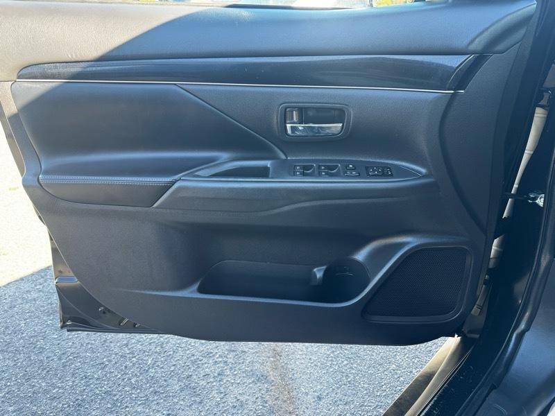 Mitsubishi Outlander SE 2WD 2019