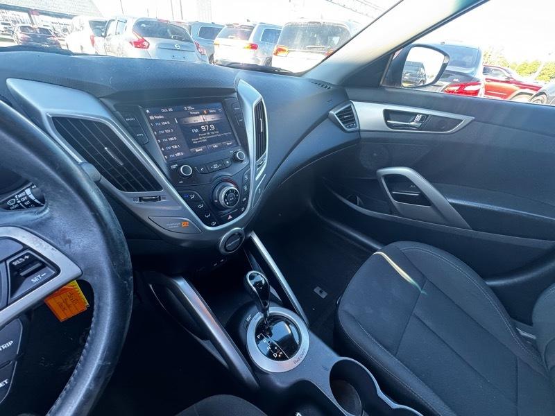 Hyundai Veloster Base 6MT 2017