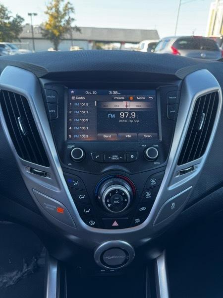 Hyundai Veloster Base 6MT 2017