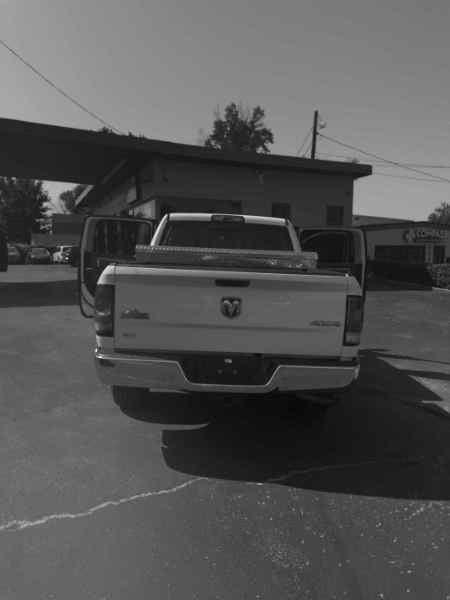 RAM 1500 SLT Crew Cab SWB 4WD 2017