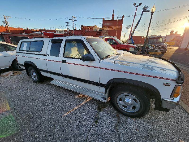 1995 Dodge Dakota Sport Club Cab 6.5-ft. Bed 2WD