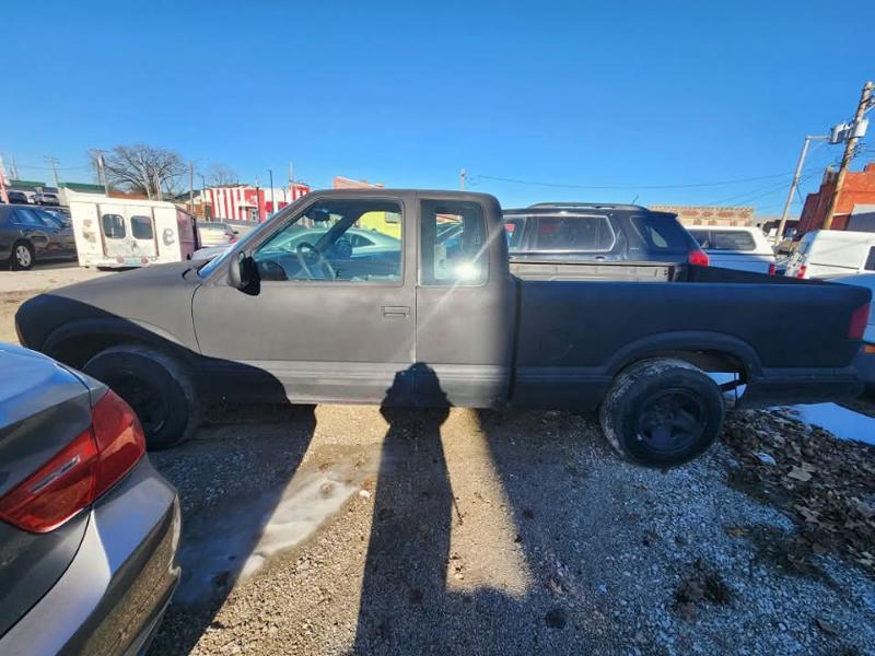 1995 Chevrolet S10 Pickup LS Ext. Cab Short Bed 2WD
